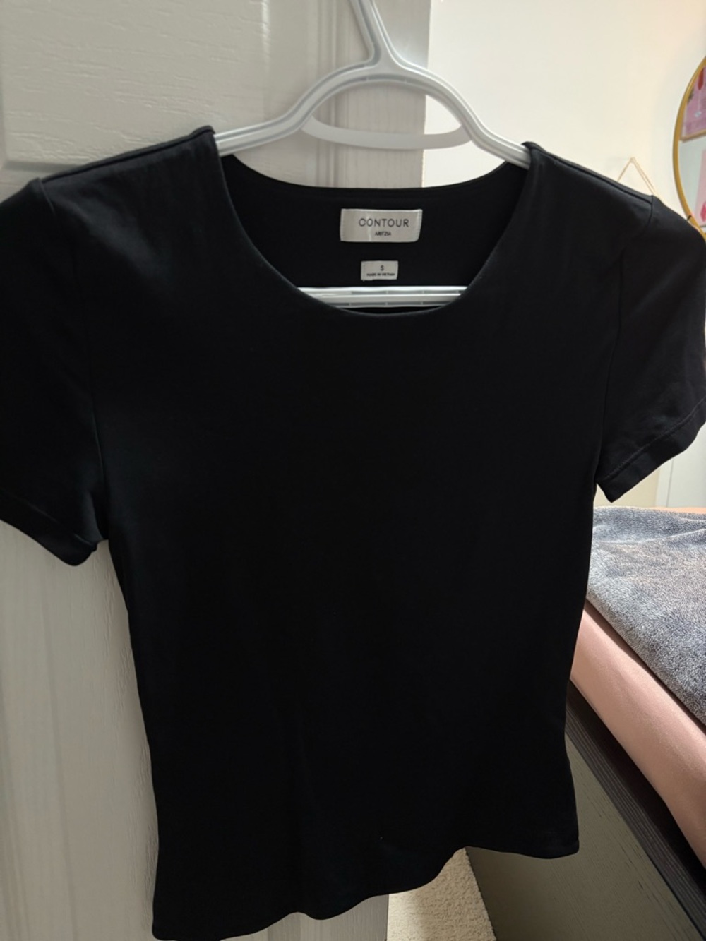 Aritzia Contour Black Short-Sleeve Tee